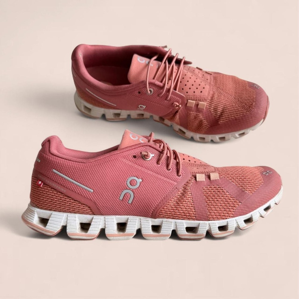 On Cloud Women's Size 8.5 Coral Pink Cloud Running Sneakers